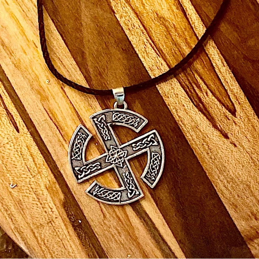Super Celtic Style Necklace 🔥